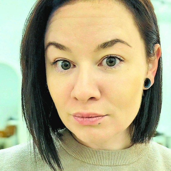 Meet your Posher, Colleen - Picture 2 of 2